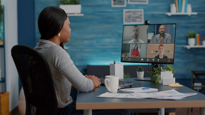 teletrabalho mulher reuniao